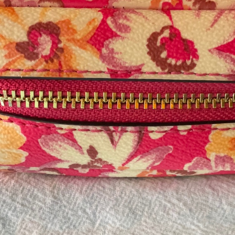 💐 COACH MINI COSMETIC CASE WITH DAISY PRINT 💐 - Picture 9 of 16